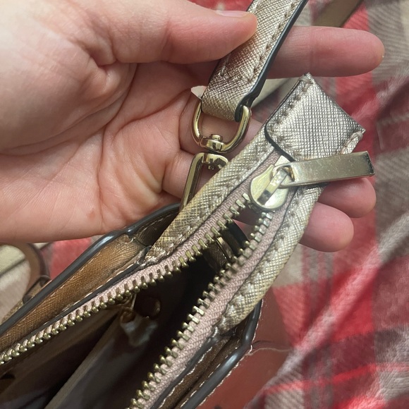 Tory Burch Metallic Gold Emerson crossbody - Picture 7 of 11